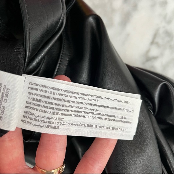 Abercrombie & Fitch 90’s Straight Ultra High Rise Pants Black Vegan Leather 14 - Picture 9 of 11